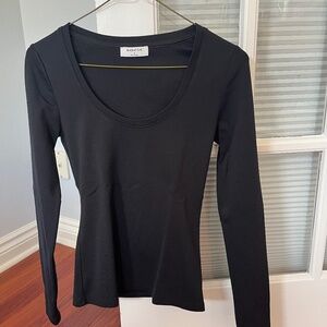 Aritzia Contour Scoopneck